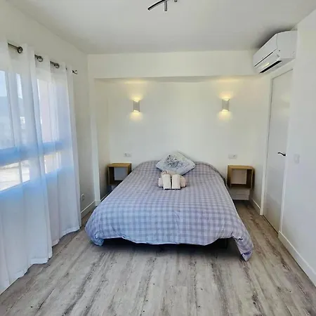 Dom wakacyjny Modern Sea-view Stay, *