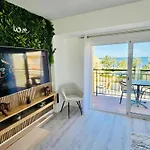 Feriehus Modern Sea-view Stay,