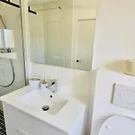 Modern Sea-view Stay, Feriehus Dénia
