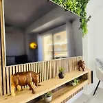 Modern Sea-view Stay, *