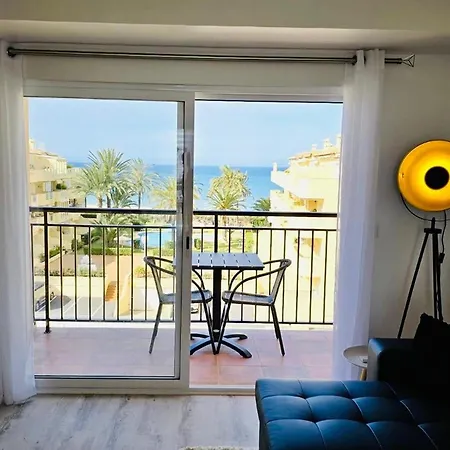 Modern Sea-view Stay, Vakantiehuis