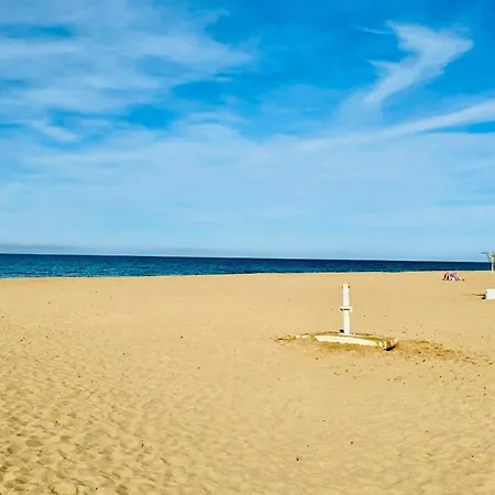 Modern Sea-view Stay, Vakantiehuis *
